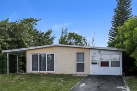 5596 S Rue Rd, Greenacres, FL 33415