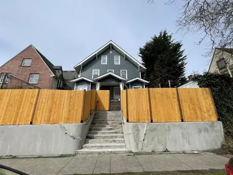 4547 19th Ave NE #9, Seattle, WA 98105