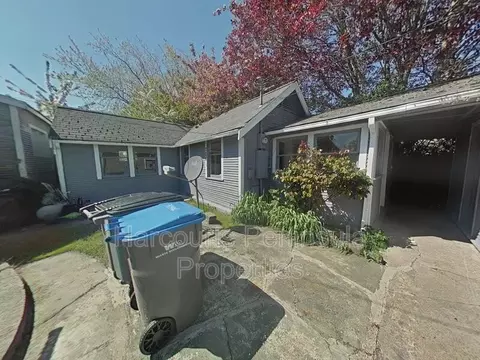 706 12 8th St, Bremerton, WA 98337