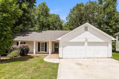 5712 Mistyview Dr, Rex, GA 30273