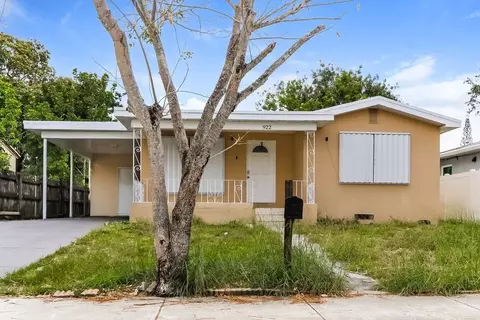 922 N E St, Lake Worth, FL 33460