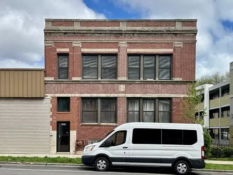 1670 W Pratt Blvd #2, Chicago, IL 60626