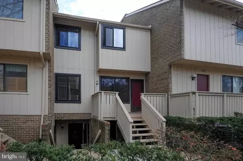 2466 Glengyle Dr, Vienna, VA 22181