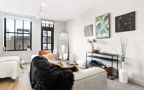 328 S Wells St #802, Chicago, IL 60606