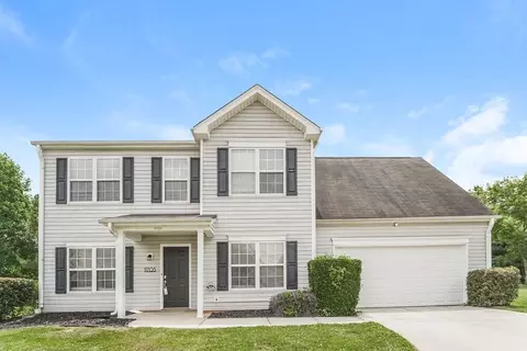 9705 Avensong Crossing Dr, Charlotte, NC 28215