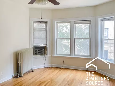 3912 N Pine Grove Ave #1W, Chicago, IL 60613