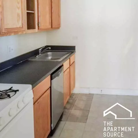 3912 N Pine Grove Ave #1W, Chicago, IL 60613