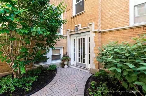630 W Roscoe St #2S, Chicago, IL 60657