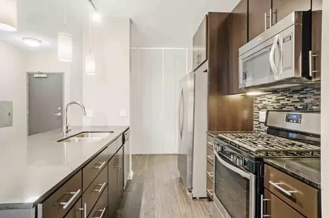 123 N Desplaines St #2-2, Chicago, IL 60661
