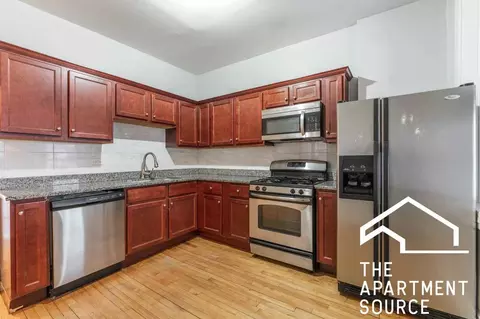 1317 W Foster Ave #2, Chicago, IL 60640