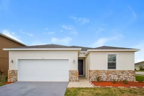 1557 Regent Ct, Mount Dora, FL 32757