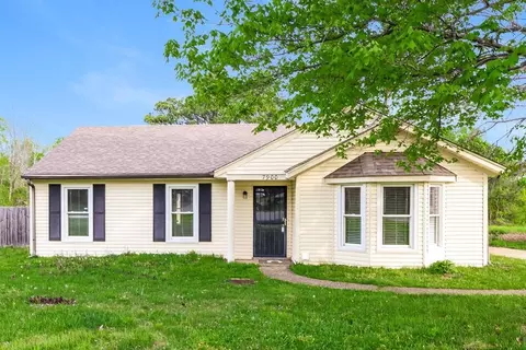 7900 Rochelle Rd, Louisville, KY 40228