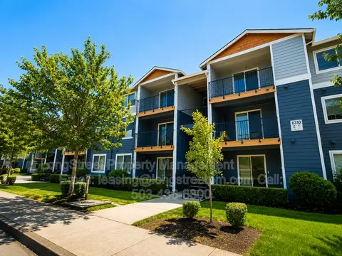 8310 SE Rhine St #20, Portland, OR 97266