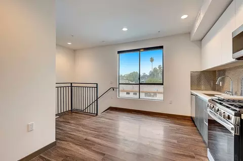 641 N Hobart Blvd, Los Angeles, CA 90004