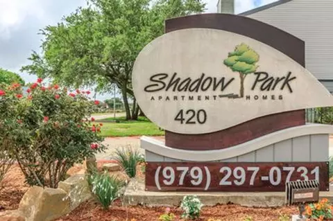 420 Garland Dr, Lake Jackson, TX 77566