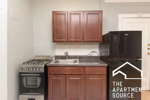 4735 N Beacon St #404, Chicago, IL 60640