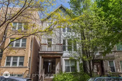828 W Buckingham Pl #2, Chicago, IL 60657