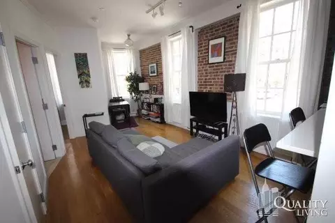 252 W 10th St, New York, NY 10014