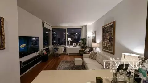 620 W 42nd St, New York, NY 10036