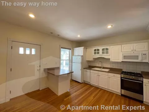 9 Locke St #1, Cambridge, MA 02140