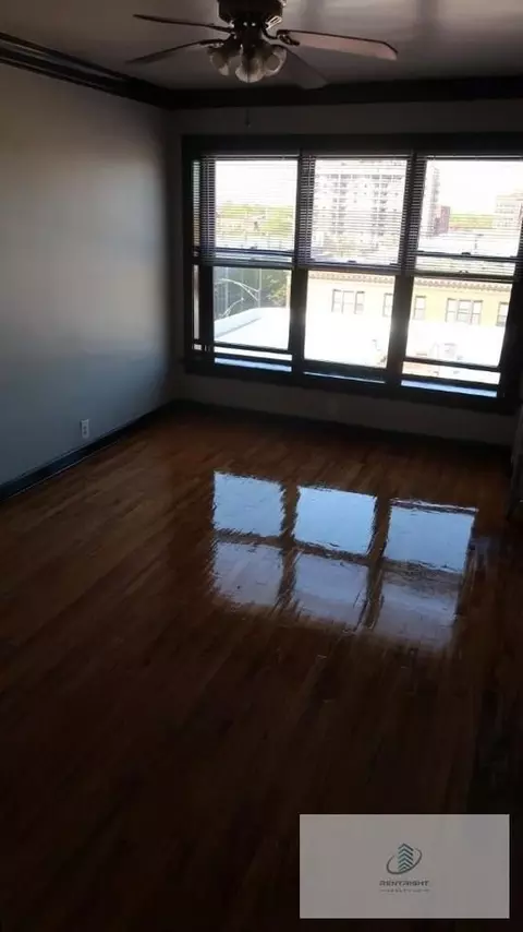 846 W Montrose Ave #606, Chicago, IL 60613