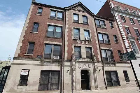 3345 N Marshfield Ave #209, Chicago, IL 60657