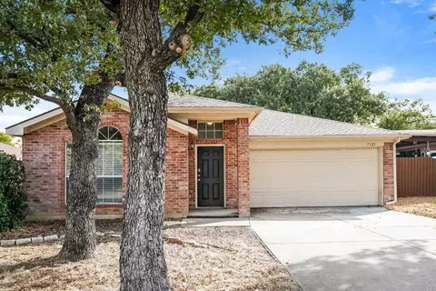 7325 Meadows Dr N, Forest Hill, TX 76140