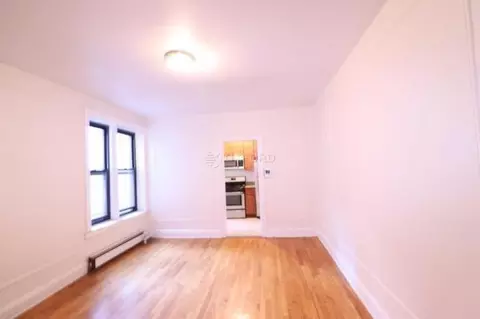 3733 College Point Blvd, New York, NY 11354