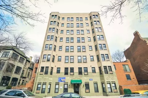 550 W Arlington Pl #710, Chicago, IL 60614