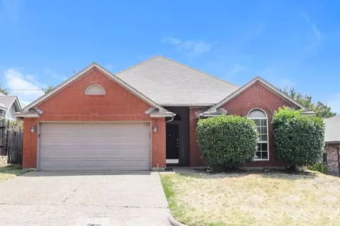 705 Cross Ridge Cir N, Fort Worth, TX 76120