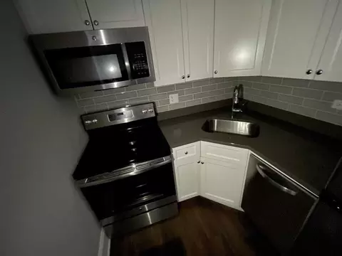 817 W Lakeside Pl #806, Chicago, IL 60640