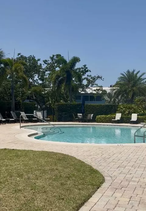 2100 Nursery Rd #1, Clearwater, FL 33764