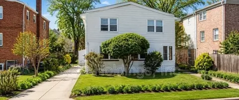 312 S Wayne St #1, Arlington, VA 22204
