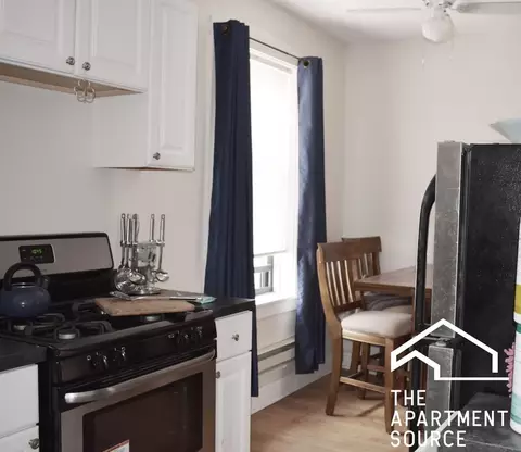 3841 N Greenview Ave #2E, Chicago, IL 60613