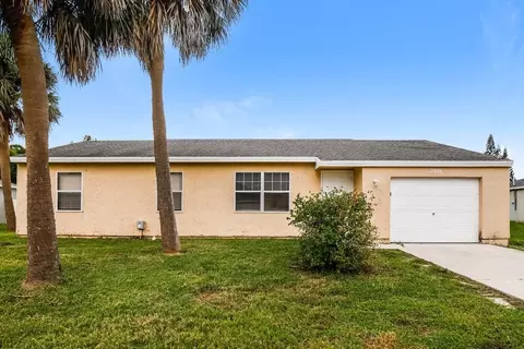 2913 SE Ironton Ave, Port Saint Lucie, FL 34952