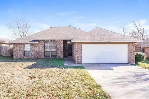 2110 Mesa Wood Dr, Glenn Heights, TX 75154