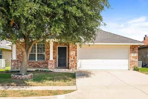 7617 Rainbow Creek Dr, Fort Worth, TX 76123