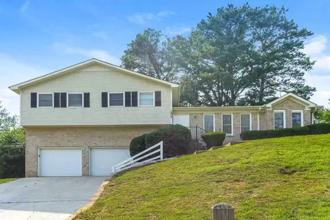 1608 6th St NW, Center Point, AL 35215