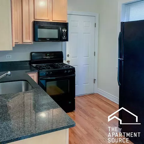 1214 W Waveland Ave #1, Chicago, IL 60613