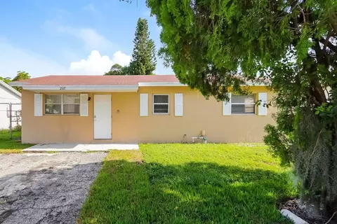 207 SW 9th St, Delray Beach, FL 33444