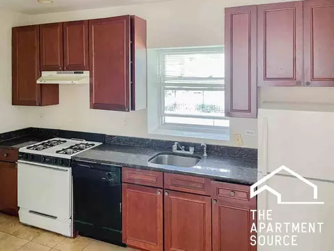 3924 N Pine Grove Ave #2W, Chicago, IL 60613