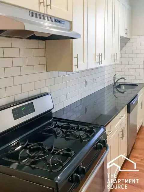 855 W Cornelia Ave #1W, Chicago, IL 60657