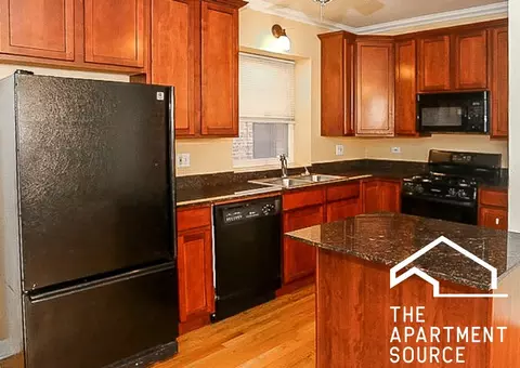 634 W Roscoe St #1N, Chicago, IL 60657