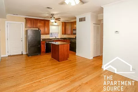 634 W Roscoe St #1N, Chicago, IL 60657