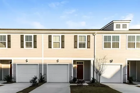 651 Trotters Ln, Moncks Corner, SC 29461