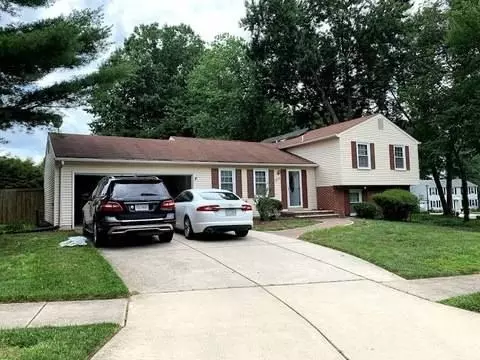6372 Woodland Ridge Ct #UPPER, Centreville, VA 20121