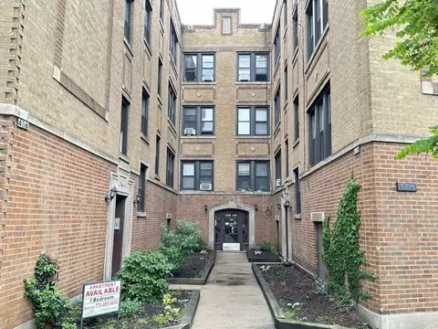 4218 N Clark St #2, Chicago, IL 60613
