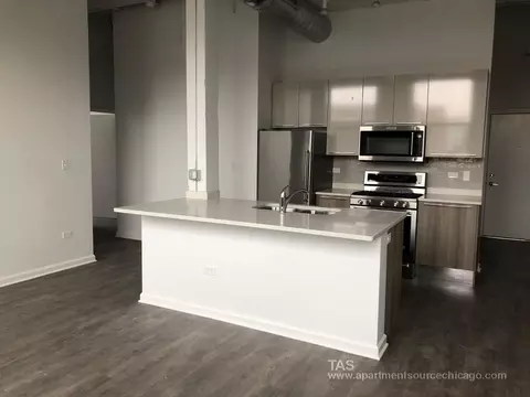 932 W Dakin St #205, Chicago, IL 60613