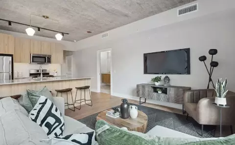 1044 W Van Buren St #2-2, Chicago, IL 60607