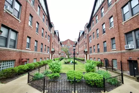 3300 W Schubert Ave #2B, Chicago, IL 60647